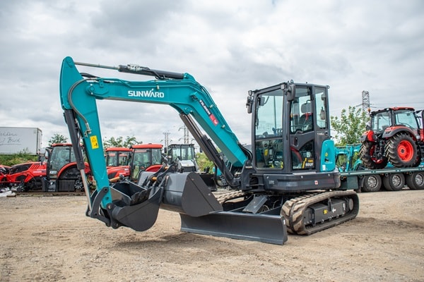 Midiexcavatoare SWE 60 UF - 3 cupe si cupla rapida mecanica